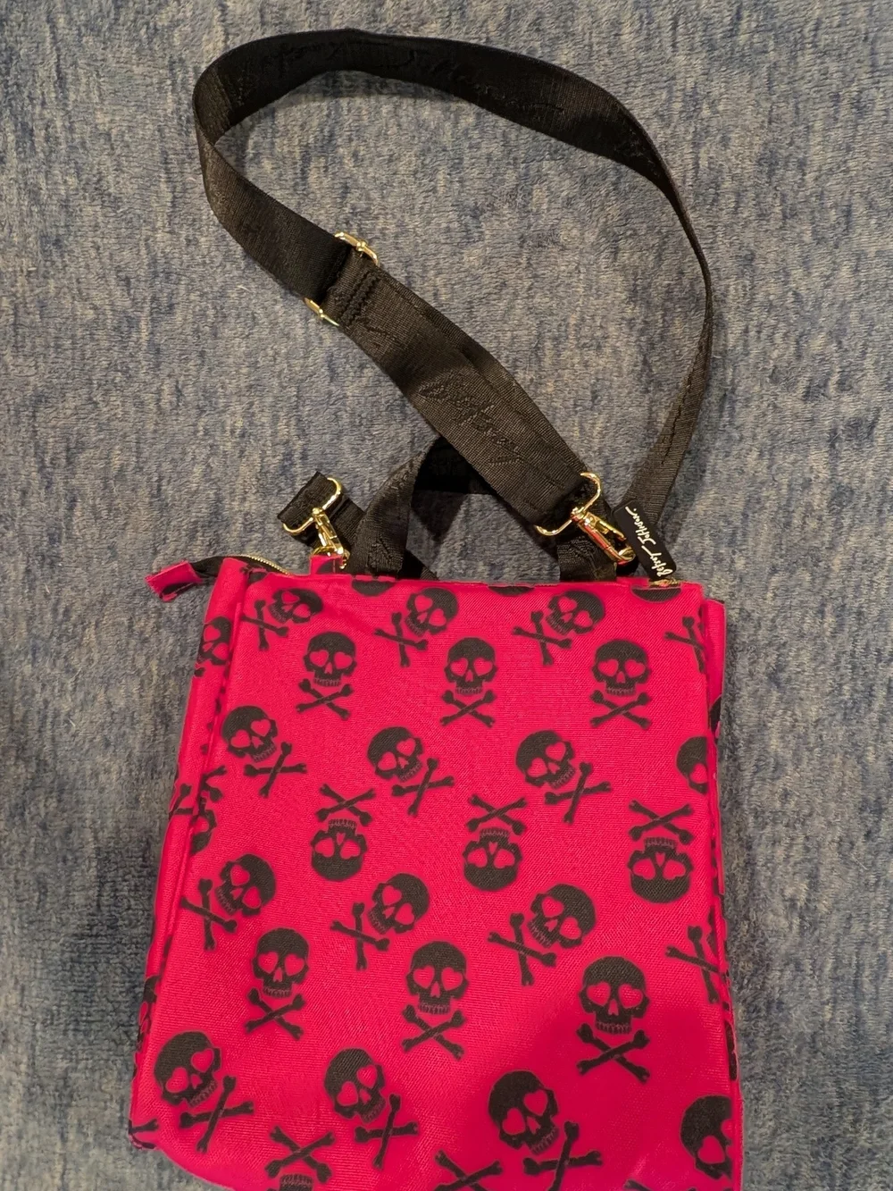 Betsey Johnson Hot Pink and Black Skull Print Insulated Lunch Tote